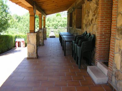 Finca de 1600 m2 con piscina en recinto vallado, barbacoa, zona de césped, aparcamiento....