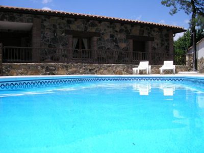 Finca de 1600 m2 con piscina en recinto vallado, barbacoa, zona de césped, aparcamiento....