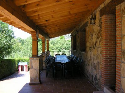 Finca de 1600 m2 con piscina en recinto vallado, barbacoa, zona de césped, aparcamiento....