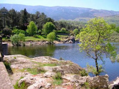 Un entorno único.... junto al río Alberche y 1 km de la Reserva Natural del Valle de Iruelas